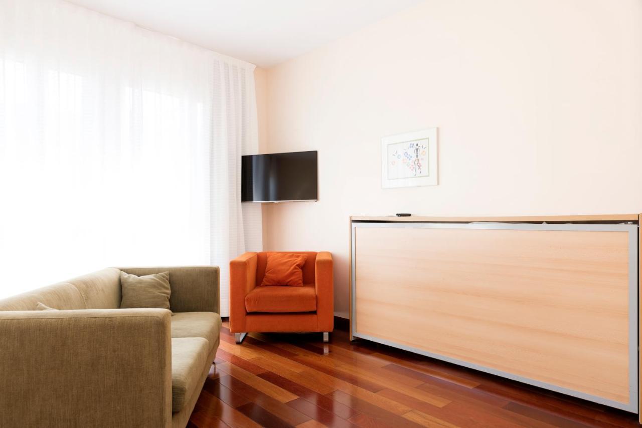 Apartamentos Sabinas El Pilar Сарагоса Екстер'єр фото